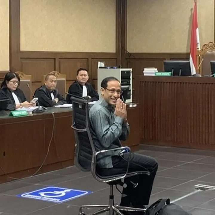 Nadiem Makarim Hadapi Sidang Dakwaan Kasus Korupsi Chromebook, Tiba dengan Senyum