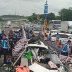 Evakuasi Kecelakaan Maut di Tol Batang Makan Waktu 7 Jam Akibat Muatan Besi Truk