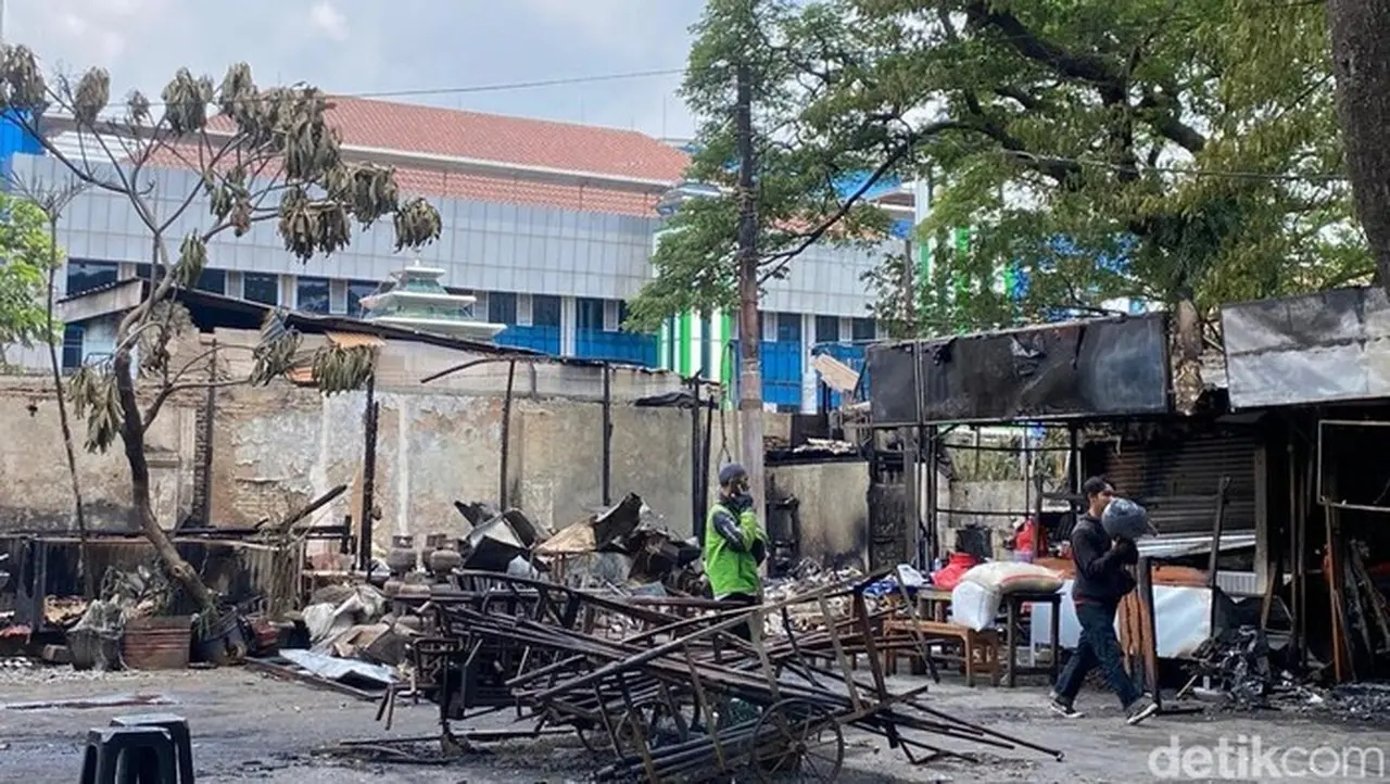Kios Di Kalibata Hangus Terbakar (foto: Sonia Basoni/detikcom)