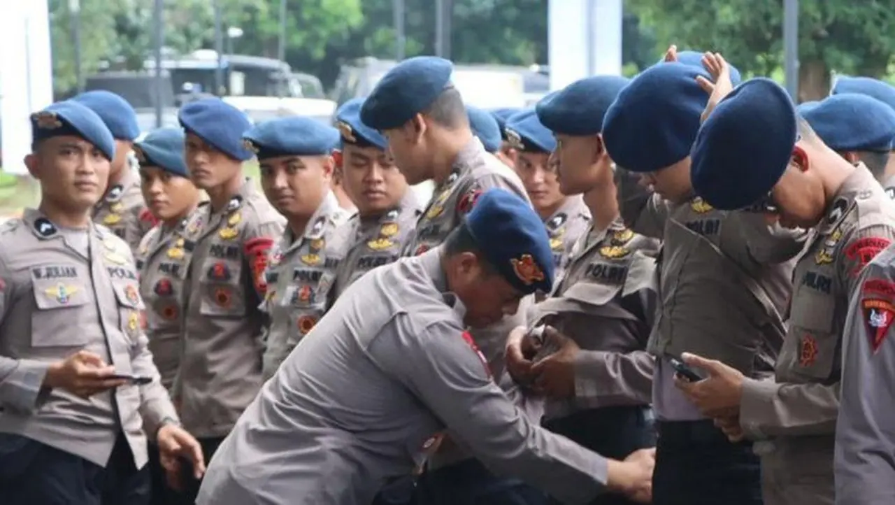 Petugas Saat Persiapan Pengamanan Perayaan Natal Nasional 2025 Di Tennis Indoor Kompleks Gbk Senayan, Jakarta, Senin (5/12/2025). Antara/ho Humas Polres Metro Jakpus