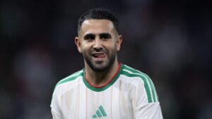 Riyad Mahrez: Kapten Aljazair Tunjukkan Kerendahan Hati di Piala Afrika 2025, Hibur Fans Cilik