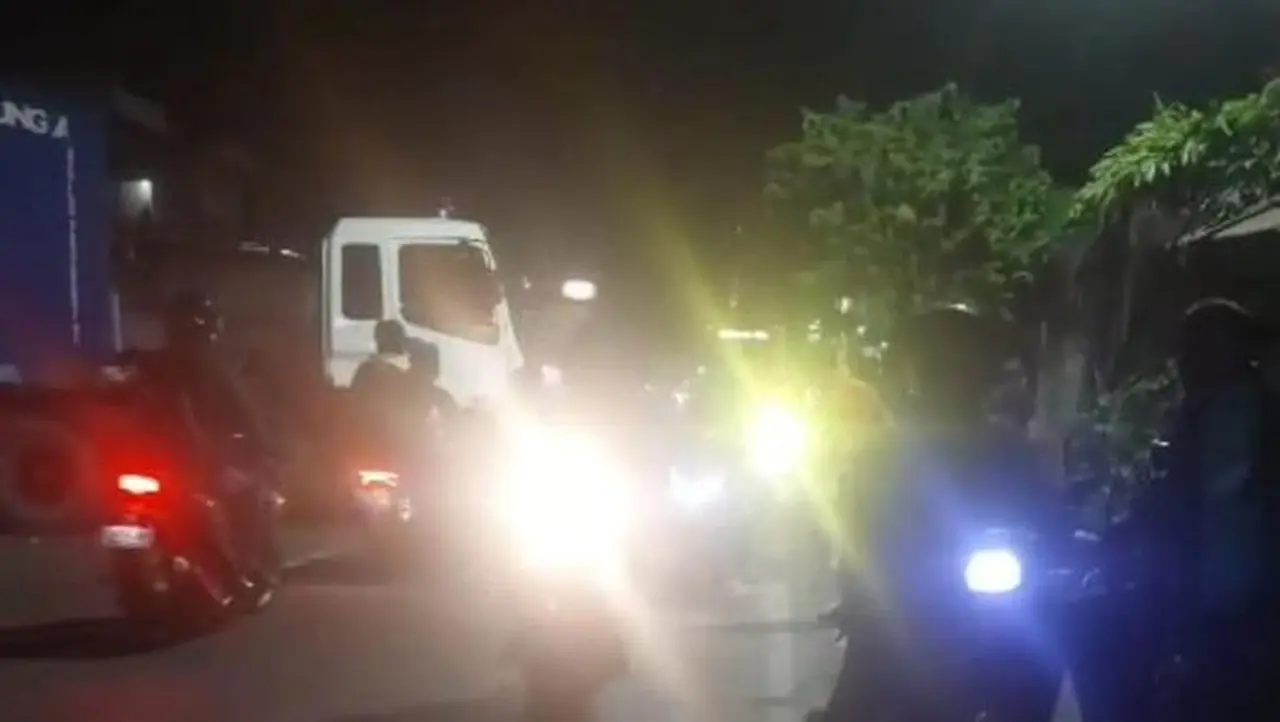 Foto: Truk Kontainer Mogok Di Jalan Kalideres, Jakarta Barat (jakbar) . Lalu Lintas (lalin) Di Sekitar Lokasi Pun Macet. (dok Istimewa).