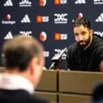 Rio Ferdinand Ungkap Keanehan Ruben Amorim Sebelum Dipecat MU: Ada Aura Dingin