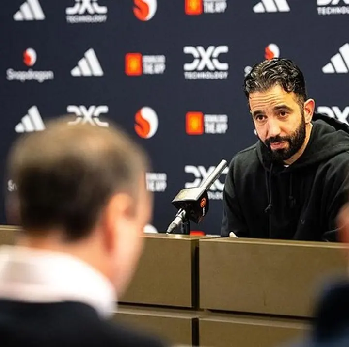 Rio Ferdinand Ungkap Keanehan Ruben Amorim Sebelum Dipecat MU: Ada Aura Dingin