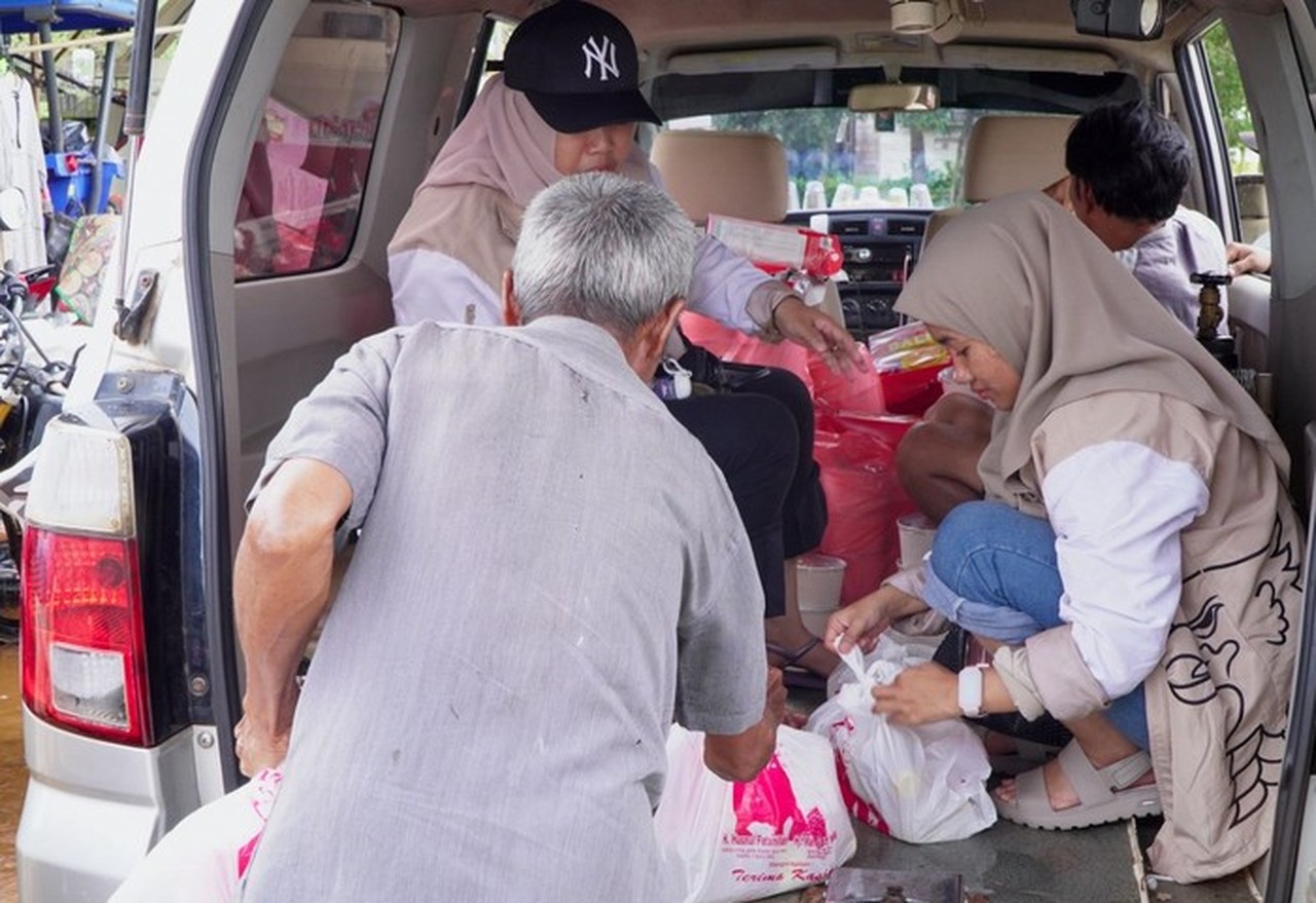 Anggota DPR Gerindra Tinjau Banjir Balangan, Salurkan Bantuan Sembako untuk Warga Terdampak Anggota DPR Gerindra Tinjau Banjir Balangan, Salurkan Bantuan Sembako untuk Warga Terdampak