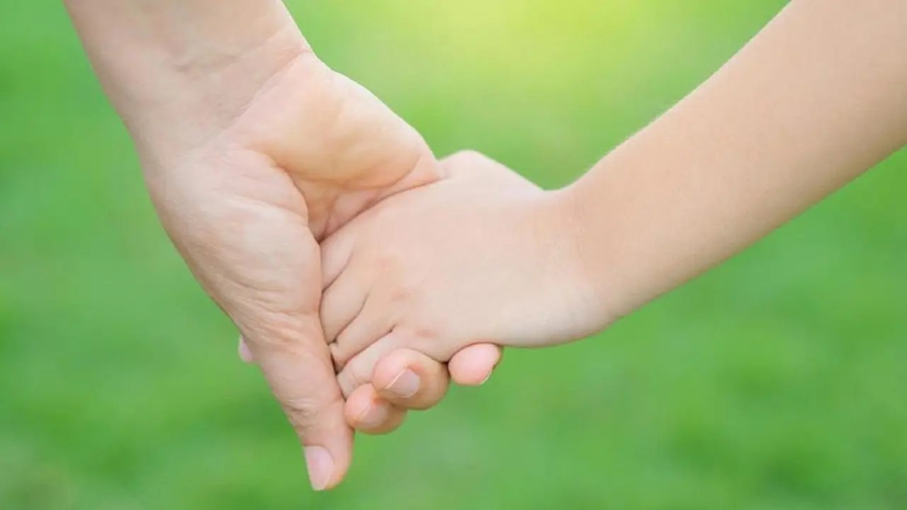 Foto: Ilustrasi Tangan Ibu Dan Anak (thinkstock)