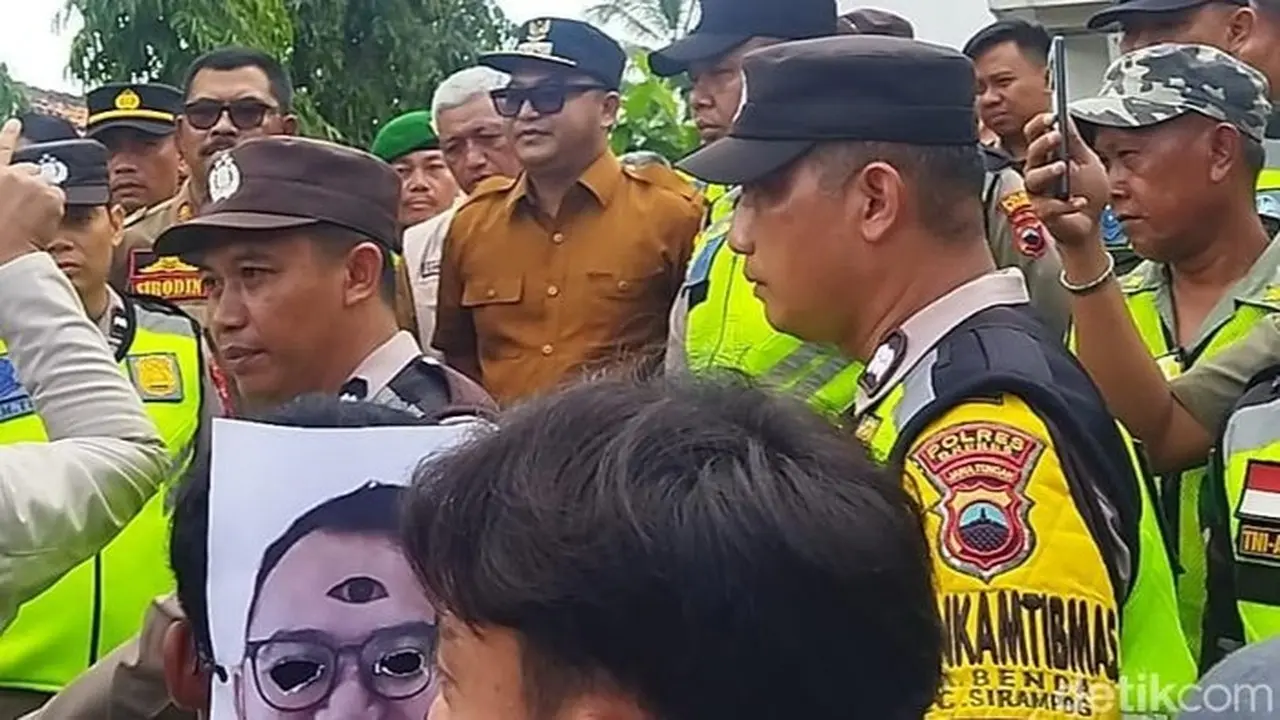 Foto Kades Di Brebes Didemo: (imam Suripto/detikjateng)