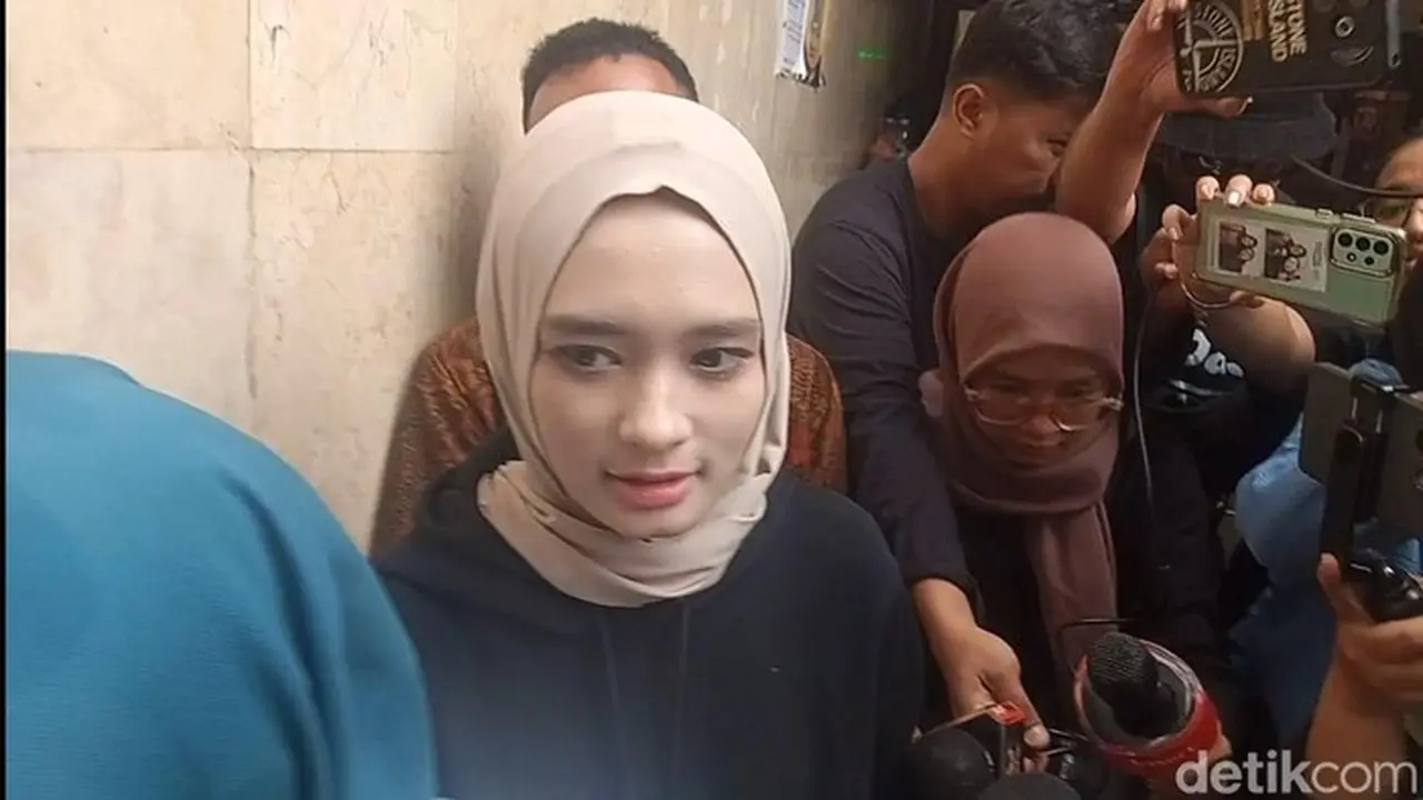 Inara Rusli Saat Ditemui Di Polda Metro Jaya. Foto: Ahsan/detikhot