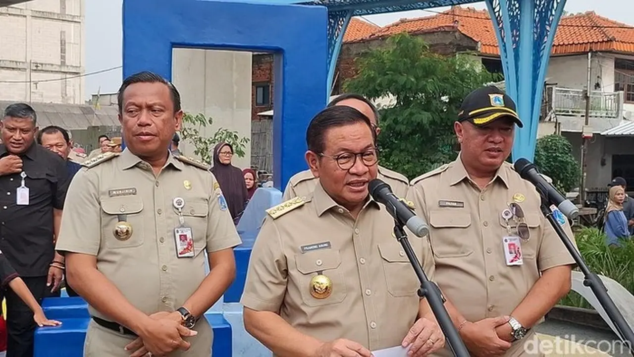 Foto: Gubernur Dki Jakarta Pramono Anung Meninjau Taman Gapura Muka Cakung, Jakarta Timur. Dia Menyerap Aspirasi Warga Dan Ingin Menambah Fasilitas. (b Belia/detikcom)