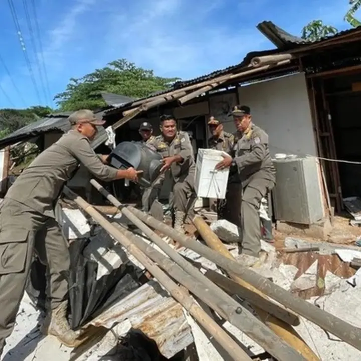 Satpol PP Depok Bongkar 4.126 Bangunan Liar dan Lapak PKL Sepanjang 2025