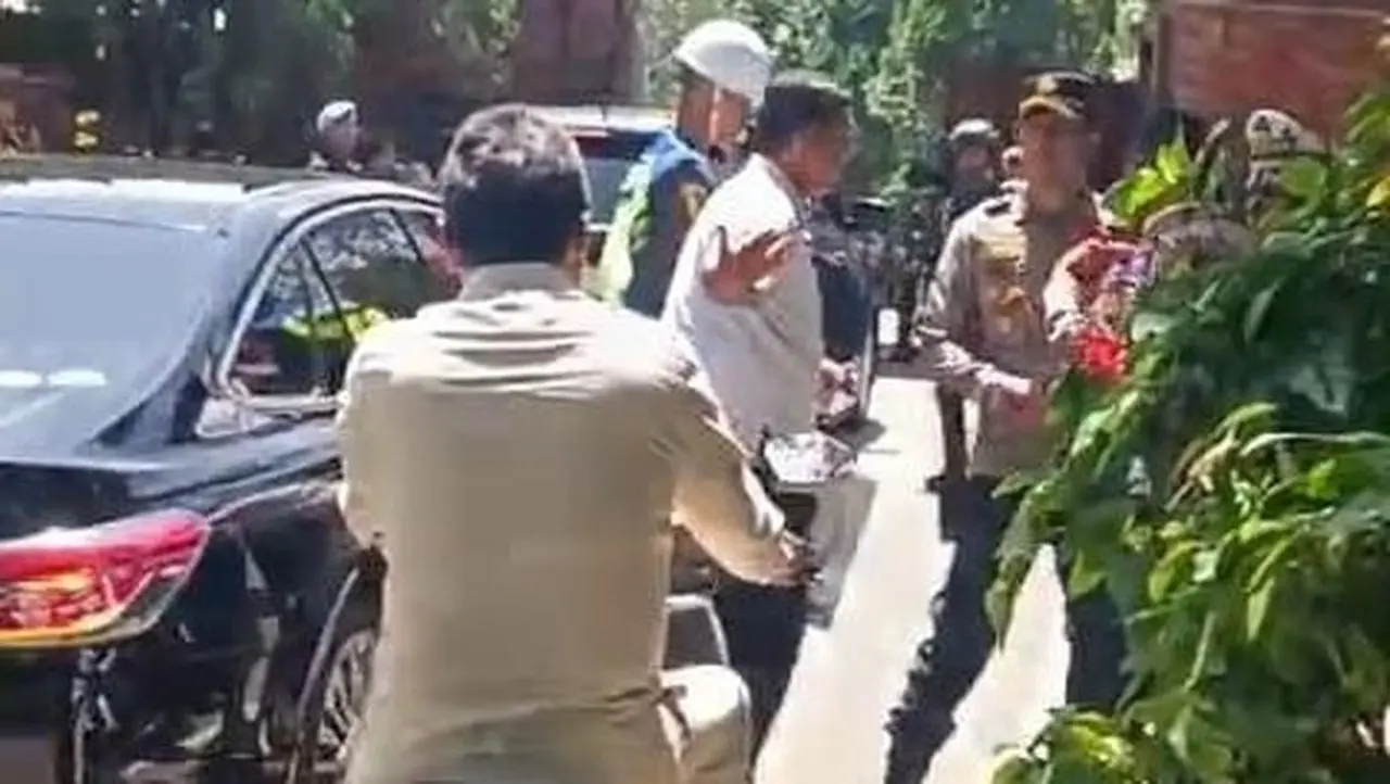 Foto: Para Menteri Tiba Di Hambalang Mengikuti Retret Kedua, Trenggono Naik Motor Ke Hambalang (dok Istimewa).