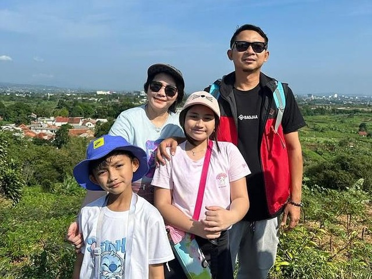 Aden Bajaj Ungkap Perbedaan Karakter Anak: Putri Hobi Tampil, Putra ‘Alergi’ Kamera