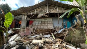 Longsor Tebing 15 Meter di Puncak Bogor, Satu Rumah Warga Rusak Berat