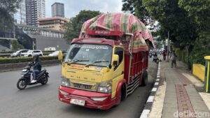 Truk Mogok di Gatot Subroto Dievakuasi, Arus Lalu Lintas Jakarta Kembali Normal
