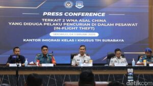 Dua WN China Tertangkap Basah Curi Uang di Pesawat Rute Jakarta-Surabaya
