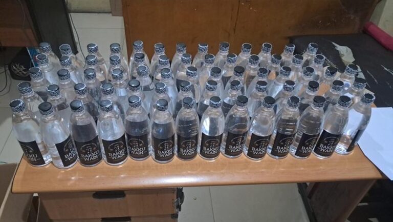 Polisi Sita 69 Botol Arak Bali Ilegal dari Penjual di Depok