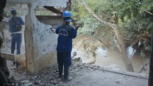 Normalisasi Ciliwung: Bangunan Liar di Cawang Dibongkar untuk Atasi Banjir Jakarta