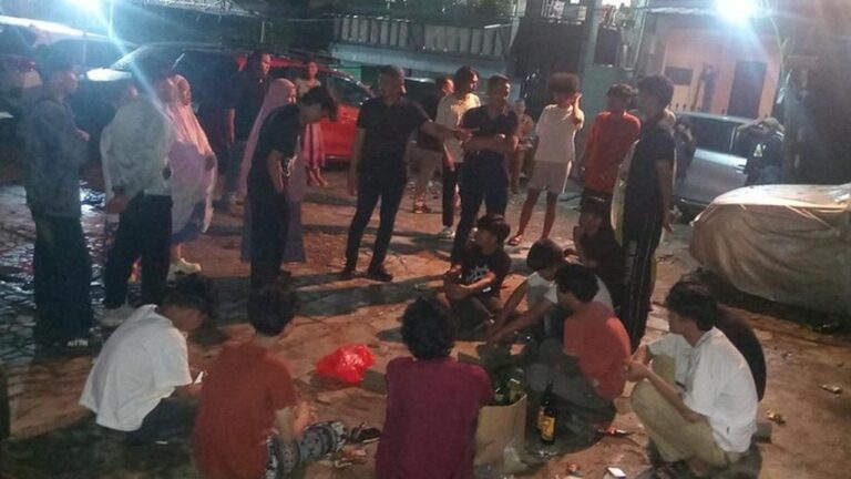 Belasan Remaja Terciduk Pesta Miras di Ciputat, Orang Tua Dipanggil ke Lokasi Belasan Remaja Terciduk Pesta Miras di Ciputat, Orang Tua Dipanggil ke Lokasi