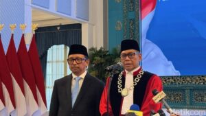 Adies Kadir Resmi Hakim MK, Komitmen Tak Tangani Gugatan Terkait Partai Golkar