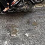 Lubang Jalan Gatot Subroto Jaksel Keluhkan Warga, Rawan Kecelakaan Akibat Genangan Air