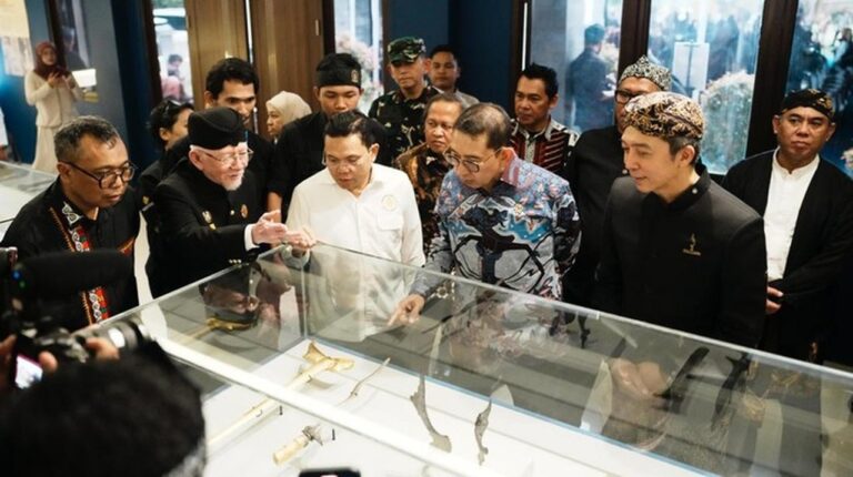 Menteri Fadli Zon Resmikan Pameran ‘Jejak Pajajaran’, Dorong Pelestarian Budaya Sunda