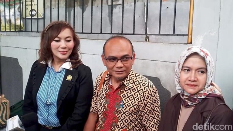 Adly Fairuz Disentil soal Tanda Tangan Akta Pengembalian Uang Rp 3,6 Miliar