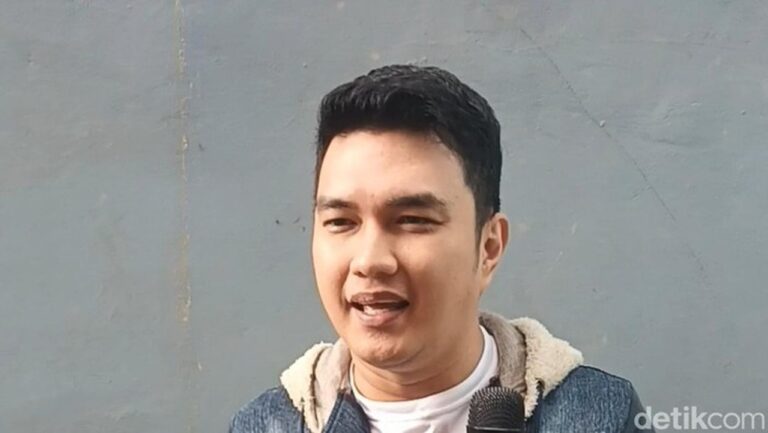 Aldi Taher Banting Setir dari Sensasi Kontroversi ke Bisnis Jualan Burger Demi Anak