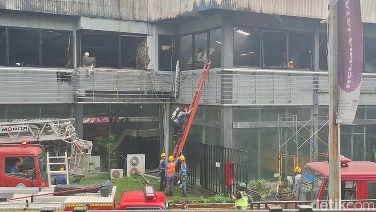 Pabrik Karoseri di Bogor Terbakar Hebat, Lalu Lintas Jl Sholeh Iskandar Sempat Lumpuh