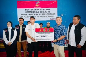 Wamensos Serahkan Santunan Duka Rp15 Juta untuk Ahli Waris Korban Longsor Cisarua