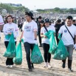 BRI Kumpulkan 931 Kg Sampah dalam Aksi Bersih Pantai Kedonganan Bali