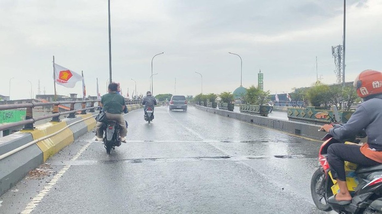 Lubang Menganga di Flyover Ciputat Sebabkan Pengendara Motor Terjatuh, 43 Titik Rusak Parah