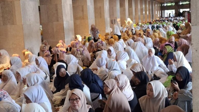 Ibu-ibu Pengajian di Istiqlal Titip Doa dan Harapan untuk Presiden Prabowo