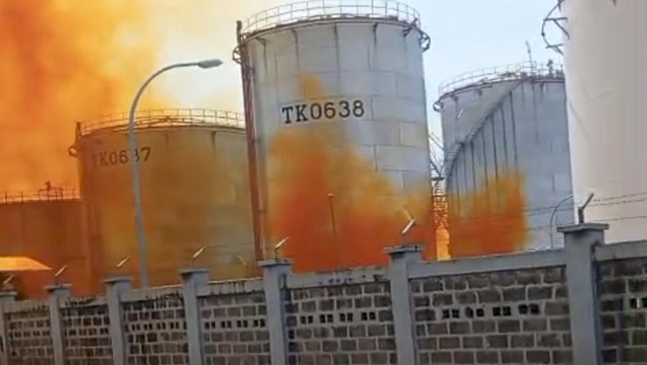 Asap Oranye di Cilegon: Pemkot Pastikan Pabrik Aman, Ini Penjelasan Teknisnya Asap Oranye di Cilegon: Pemkot Pastikan Pabrik Aman, Ini Penjelasan Teknisnya