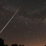 Puncak Hujan Meteor Alpha Centaurid 8 Februari 2026: Waktu Terbaik Menyaksikannya di Indonesia