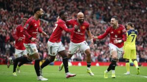 Manchester United Kalahkan 10 Pemain Tottenham 2-0 di Old Trafford