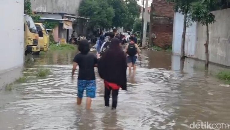 Banjir Cirebon Rendam 4 Desa, 770 KK Terdampak Akibat Cuaca Ekstrem