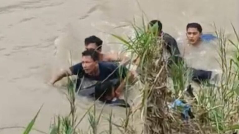 Tiga Warga Kendal Hanyut Saat Arung Jeram Pakai Ban, Dua Selamat dan Satu Hilang