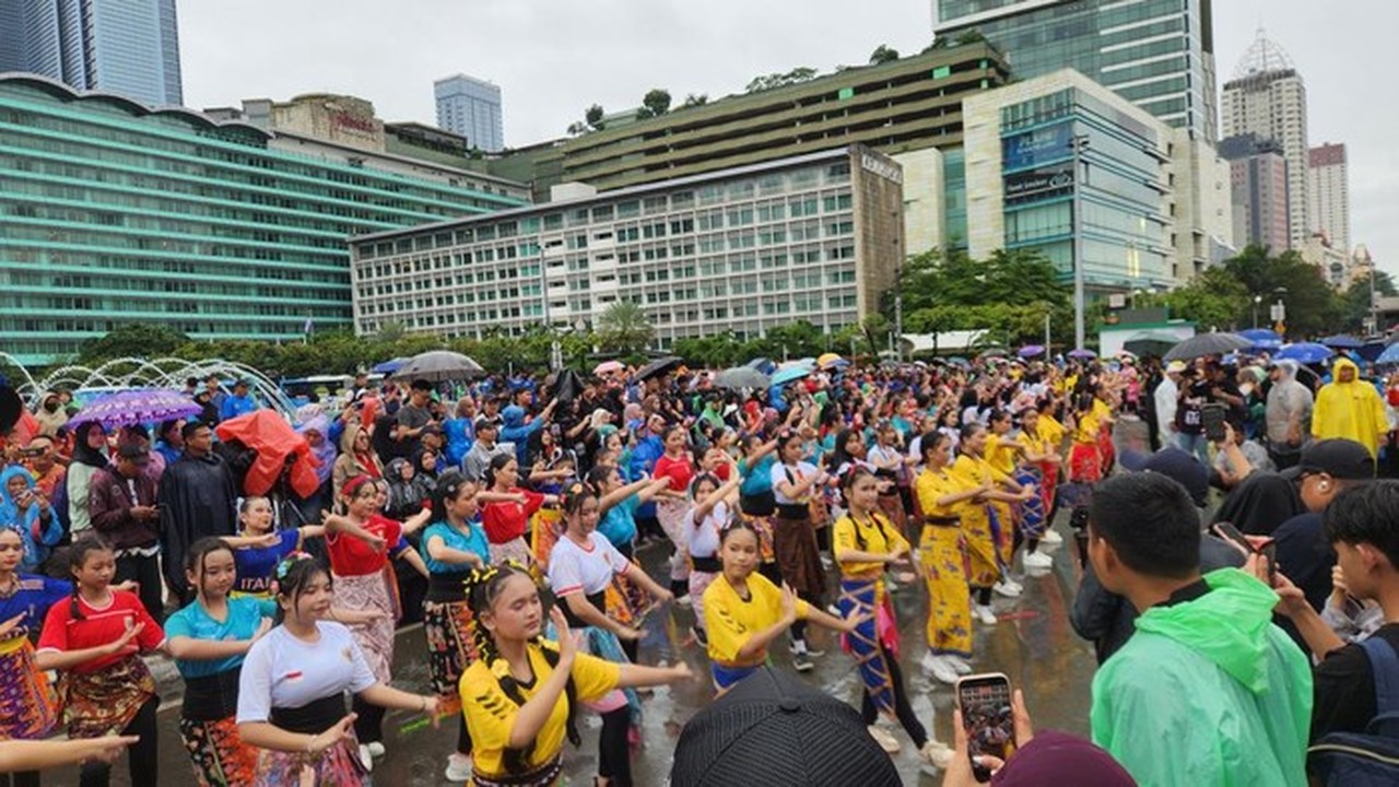 Meriahnya CFD HI: Tari Massal 500 Orang dan Pawai Barongsai Hibur Warga Jakarta