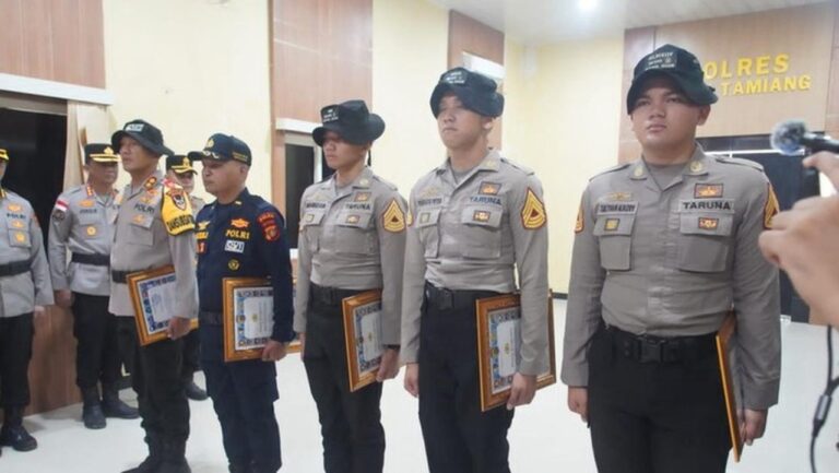 Taruna Akpol Diberi Penghargaan Usai Selamatkan Remaja Hanyut di Aceh Tamiang
