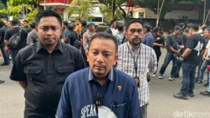 Viral Pria Gendong ‘Mayat’ di Tambora Terungkap, Ternyata Seekor Biawak Hidup