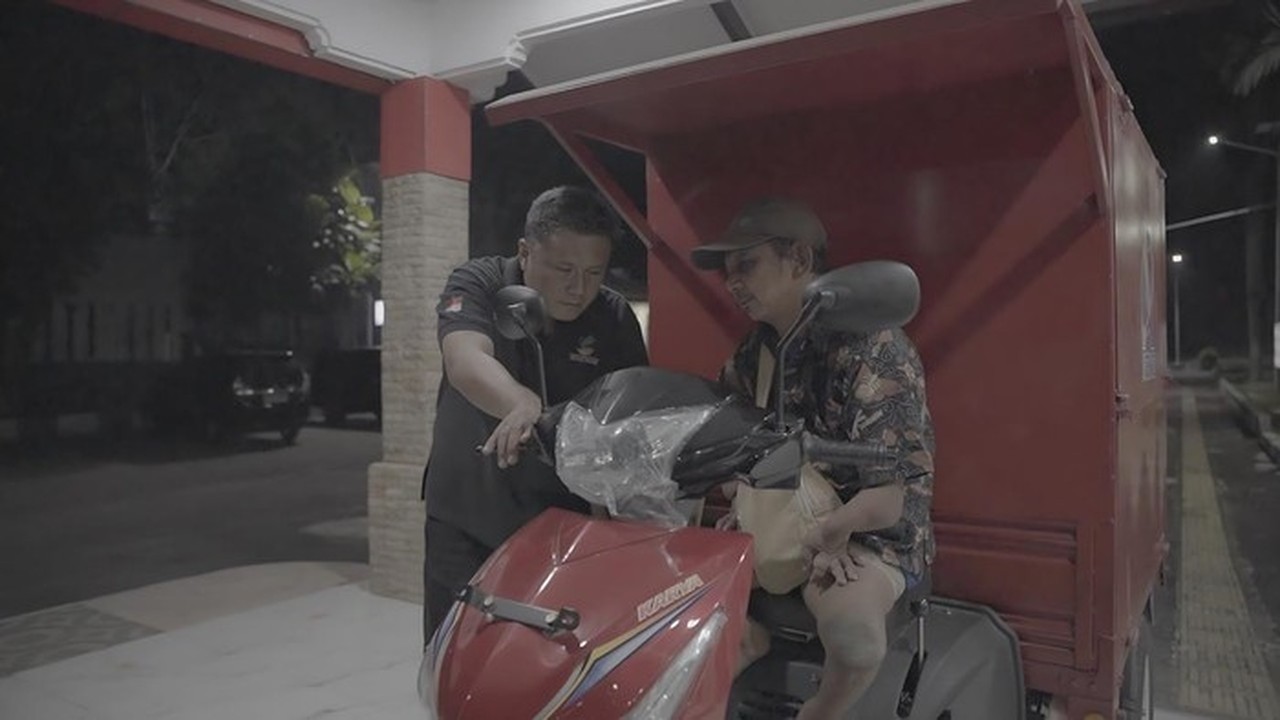 Bantuan Motor Roda Tiga ATENSI Kemensos Sambung Hidup Tukang Servis Elektronik Difabel