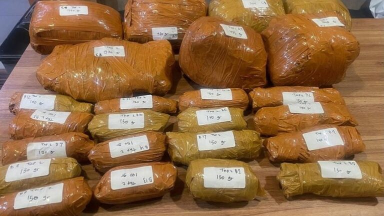 Tiga Pengedar Narkoba Dibekuk di Parkiran RS Jaktim, 9,4 Kg Ganja Disita