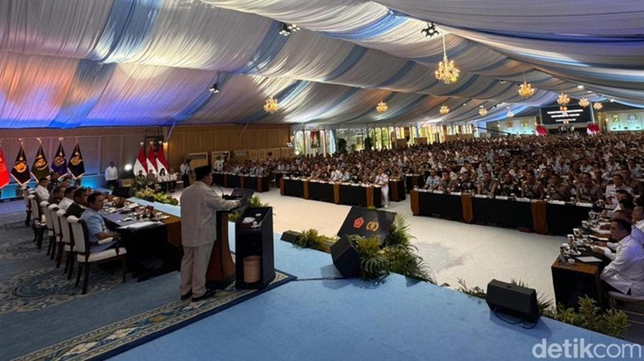 Prabowo Subianto Beri Taklimat Konsolidasi TNI-Polri di Istana