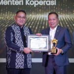 Menteri Koperasi Ferry Juliantono Raih Golden Leader Award di Hari Pers Nasional 2026