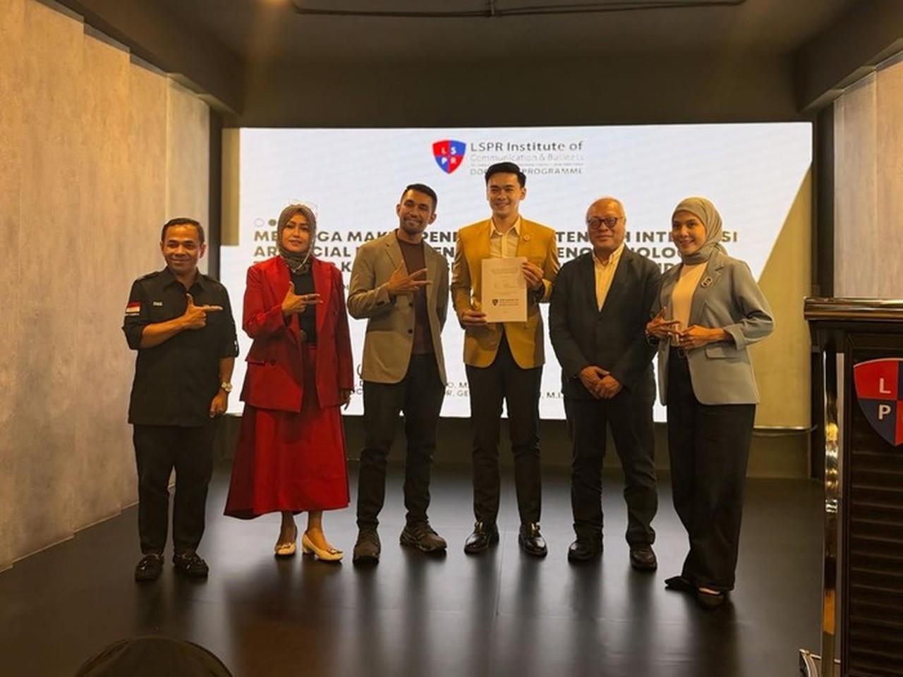 Ivan Kabul Lega Lalui Sidang S3, Kini Fokus Penuh Persiapan Pernikahan dengan Evelina Tan