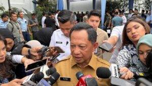 Mendagri Tito Karnavian Luncurkan Gerakan Bersih Lingkungan Serentak Tiap Selasa dan Jumat