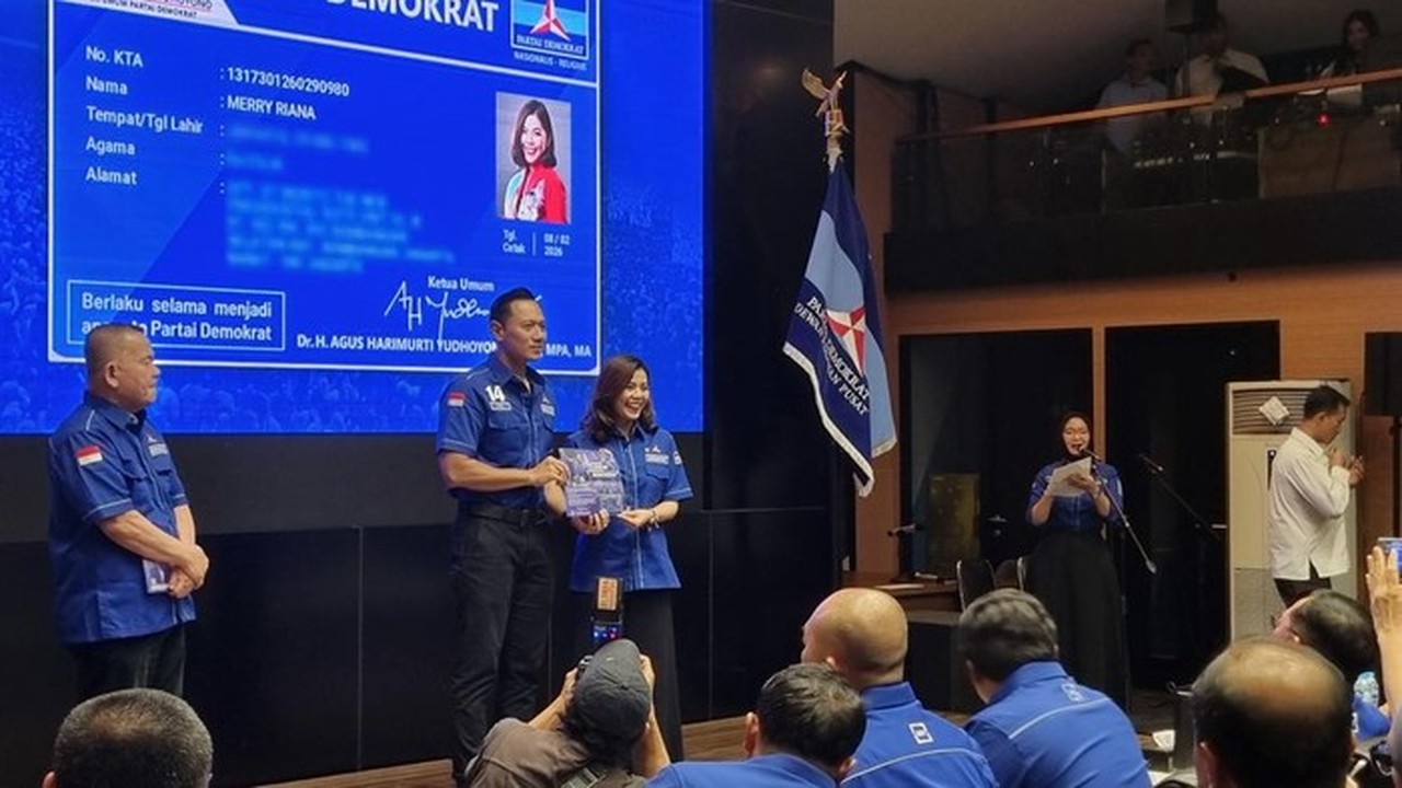 AHY Beri KTA Demokrat ke 48 Kader Baru, Termasuk Motivator Merry Riana