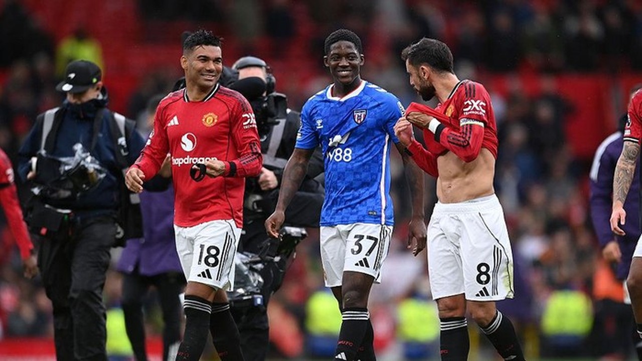 Tangan Dingin Carrick: Kobbie Mainoo, Casemiro, dan Bruno Fernandes Bersinar di Manchester United