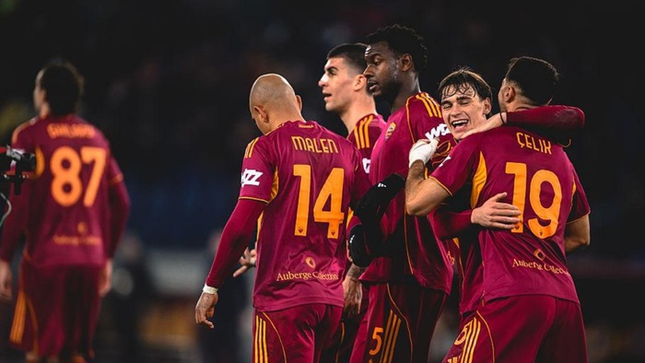 Brace Donyell Malen Bawa AS Roma Raih Kemenangan 2-0 atas Cagliari