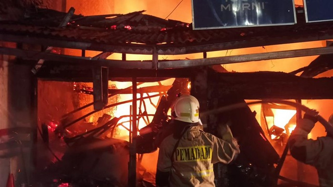 Kebakaran di Bangka Jaksel: 16 Rumah Ludes Terbakar, Kerugian Capai Rp 2,9 Miliar